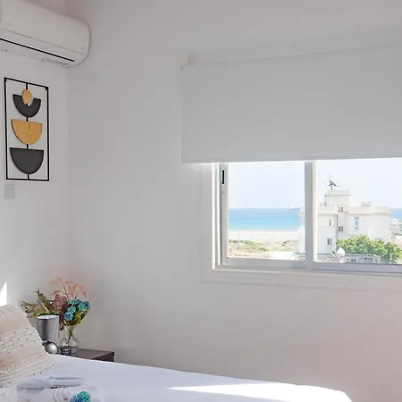 Telmar - Harbour View From The Veranda Daire Larnaca